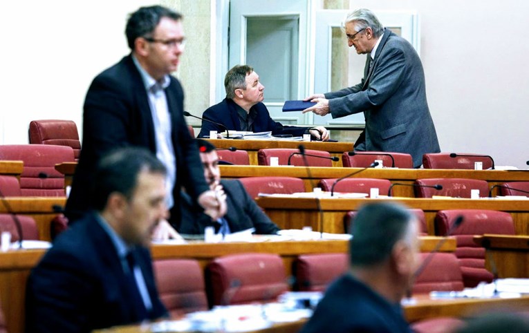13 zastupnika neopravdano izostalo iz sabora, rekorder bivši ministar